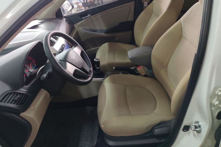 Used Hyundai Verna (older generation) 2014 1.4L Manual Smart GLS Trim Left Front Seat
