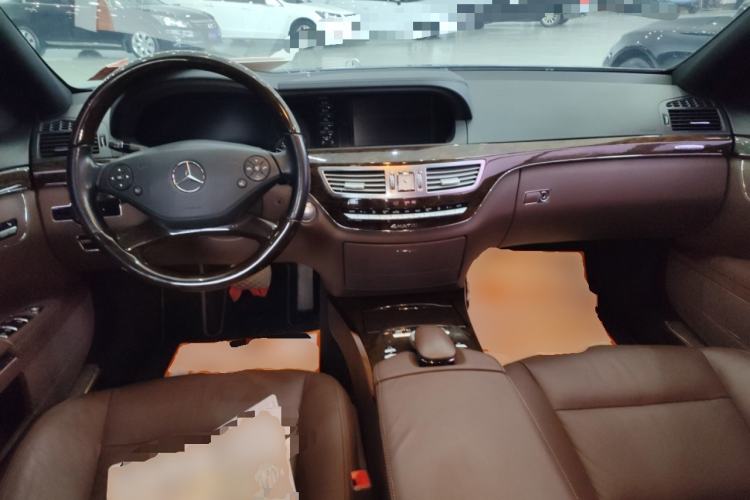 Used Mercedes-Benz S-Class 2012 S 300 L Business-Class Grand Edition Center Console
