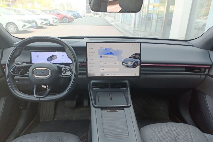 Used Lynk & Co 07 2024 EM-P 126 Long-Range Ultra Center Console