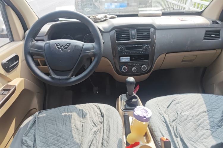 Used Wuling Rongguang 2014 1.2L S Standard Model
