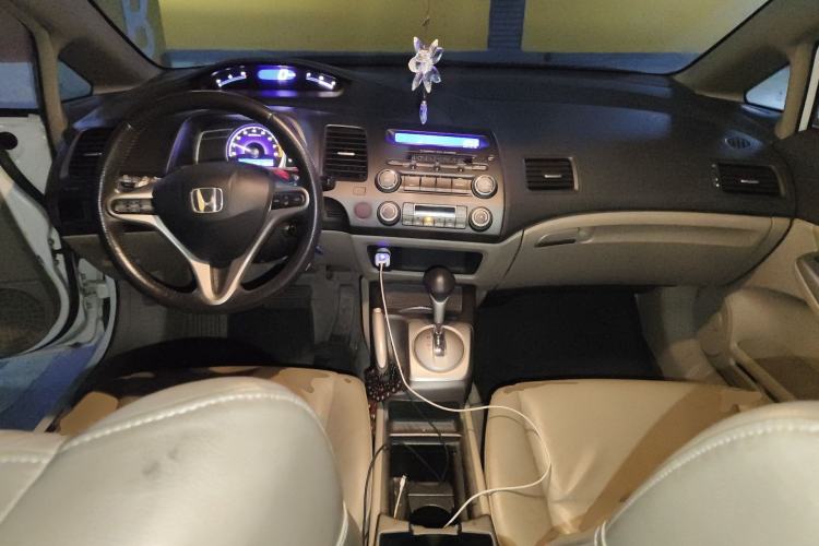 Used Honda Civic 2009 1.8L automatic luxury edition Center Console
