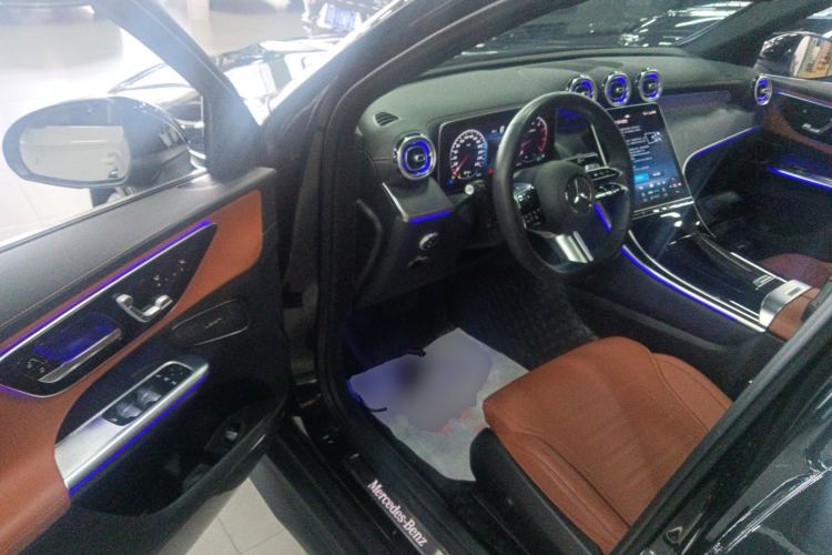 Used Mercedes-Benz GLC 2023 Facelift GLC 260 L 4MATIC Dynamic Version 5 Seats
