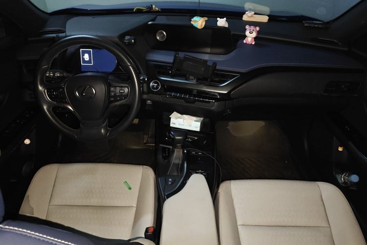 Used Lexus UX 2020 260h Explore-Cool Edition
