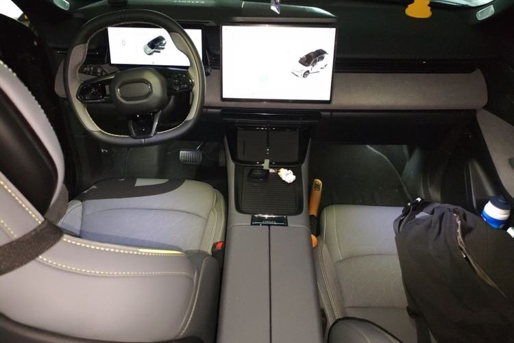 Used Lynk & Co 08 EM-P 2025 120km Long-Range Pro
