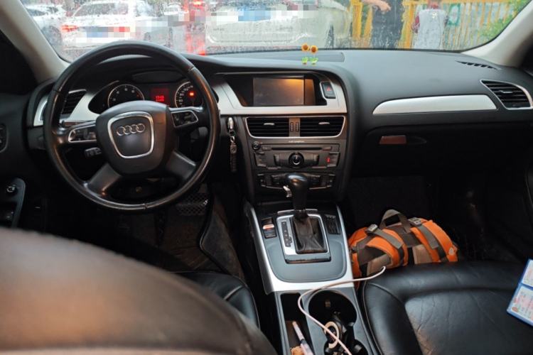 Used Audi A4L 2012 2.0 TFSI automatic standard version
