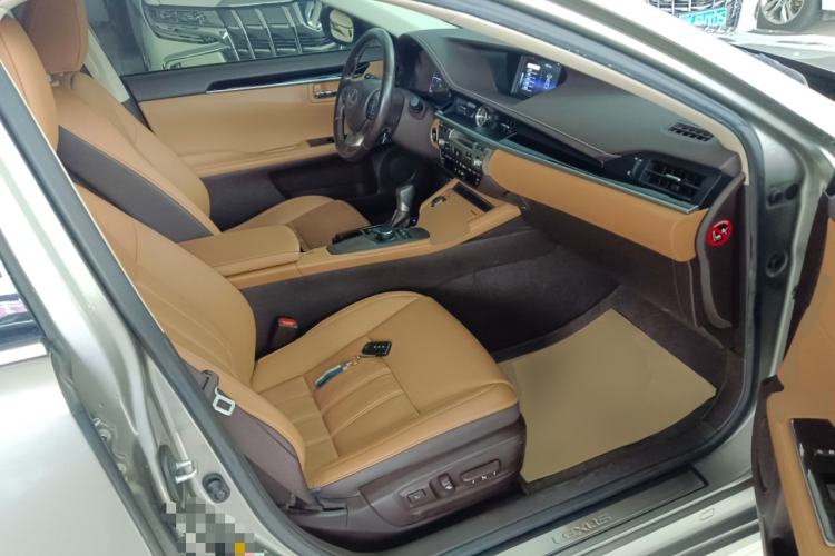 Used Lexus ES 2015 300h Comfort Edition
