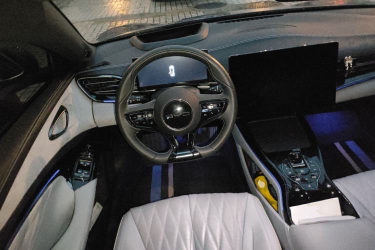 Used BYD Seal 2022 700 km Long-Range Rear-Wheel-Drive Version Steering Wheel