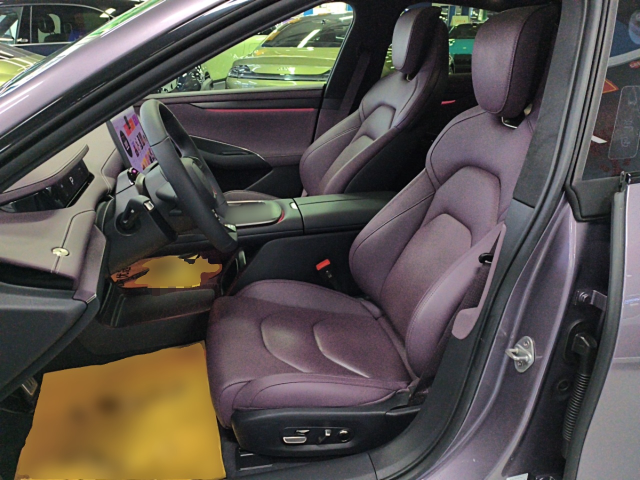 المقاعد الأمامية داخل السيارة