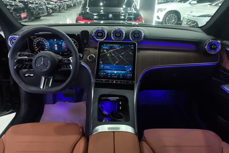 Used Mercedes-Benz GLC 2025 Refreshed GLC 300 L 4MATIC Dynamic Version 5 Seats Center Console