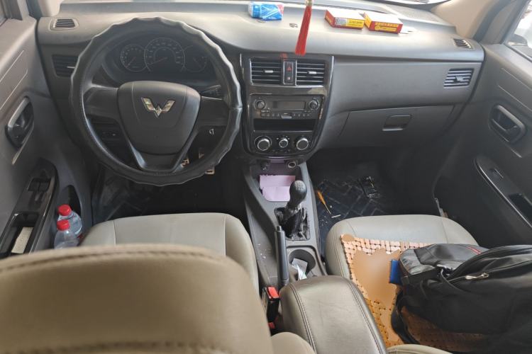 Used Wuling Rongguang V 2016 1.5L Standard Version
