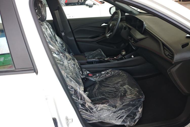 Used Buick Verano 2023 Pro GS Hunter Wind Edition Right Front Seat