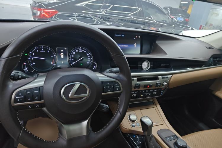 Used Lexus ES 2015 200 Elite Edition Center Console