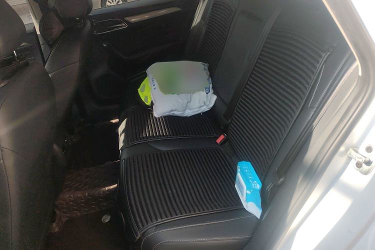 Used Roewe i6 2017 20T Automatic Internet Smart Edition Interior 4