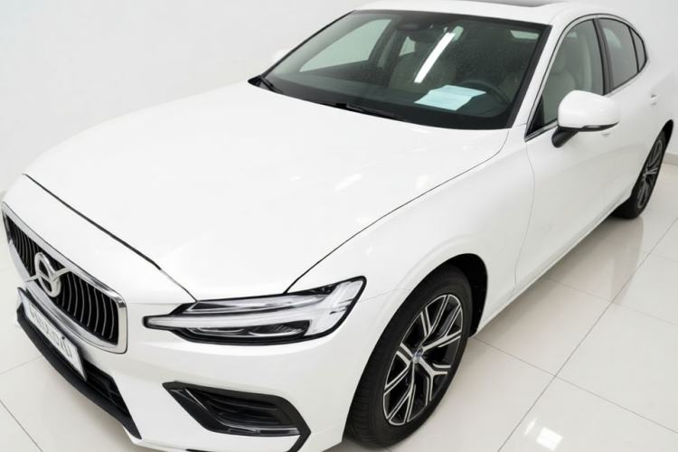 Used Volvo S60 2025 B4 Zhiyi Luxury Edition Guazi used car, China used car export, Used car for sale, Used cars, Cheapest cars for sale