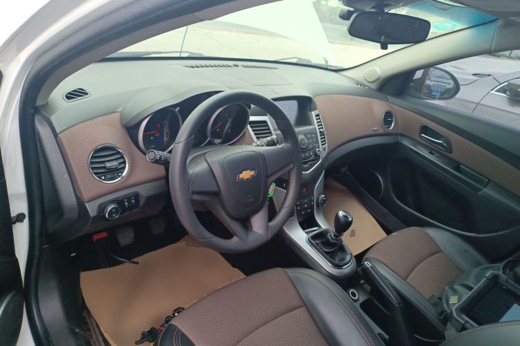 Used Chevrolet Cruze 2015 Hatchback 1.6L Manual Comfort Edition