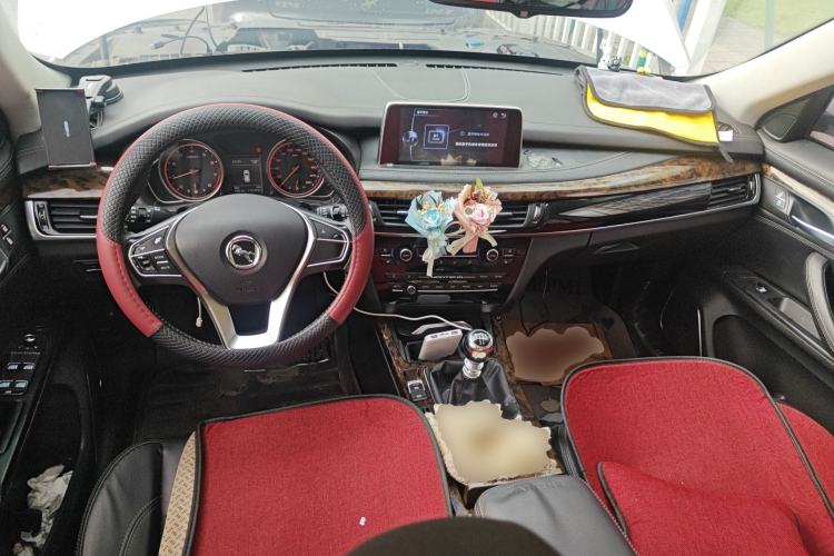 Used Hanteng X7 2016 1.5T Manual Luxury Edition Center Console