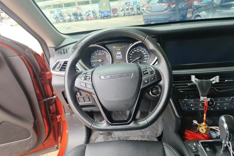 Used Venucia T90 2017 2.0L CVT Leading Edition