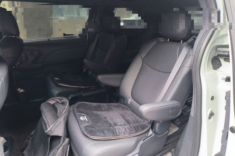 Used Toyota SIENNA 2026 Model 2.5L Dual-Engine Four-Wheel-Drive Luxury Edition Left Rear Seat