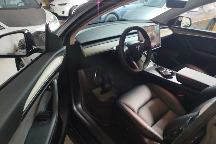 Used Tesla Model Y 2022 Long-Range All-Wheel-Drive Version
