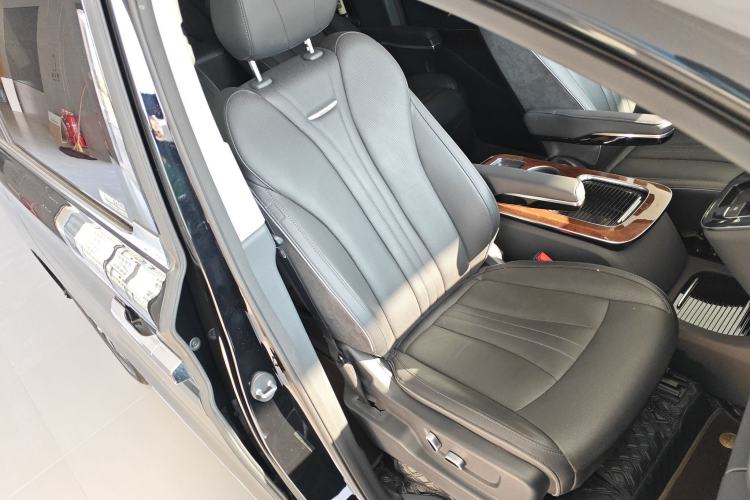 Used Hongqi HQ9 2023 2.0T Smart Connect Flagship Edition Right Front Seat