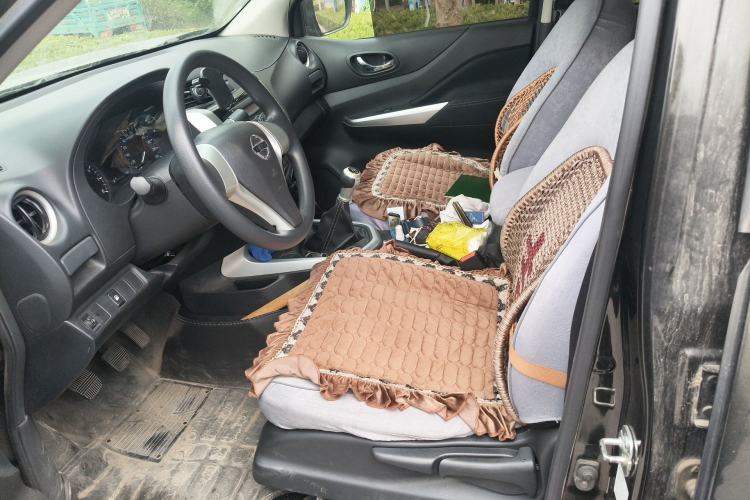 Used Nissan Navara 2017 2.5L Manual Two-Wheel Drive Luxury Edition QR25
