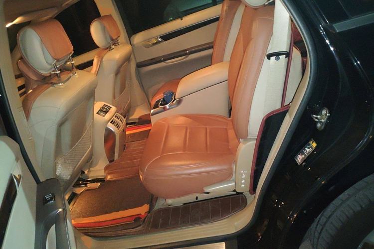 Used Mercedes-Benz R-Class 2014 R 320 4MATIC Luxury Model Left Rear Seat