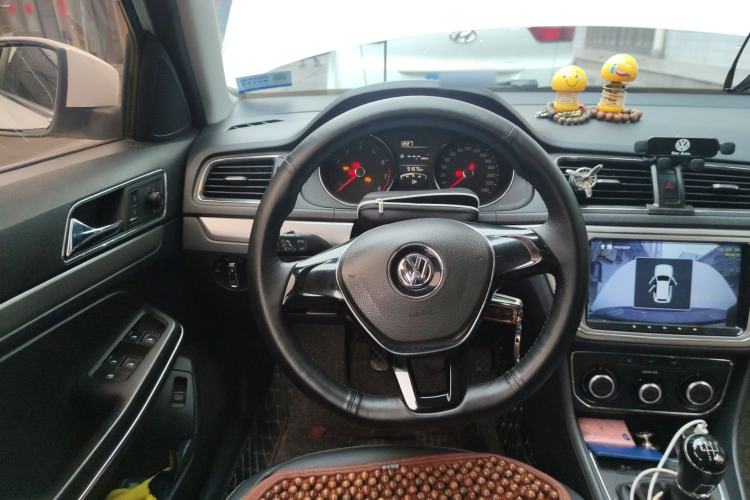 Used Volkswagen Lavida 2015 1.6L Manual Comfort Edition
