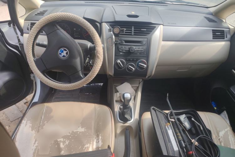 Used Venucia R50 2015 1.6L Manual Fashion Edition
