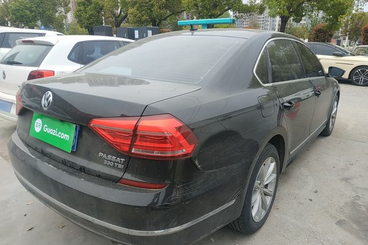 Used Volkswagen Passat 2017 330TSI DSG Luxury Edition
