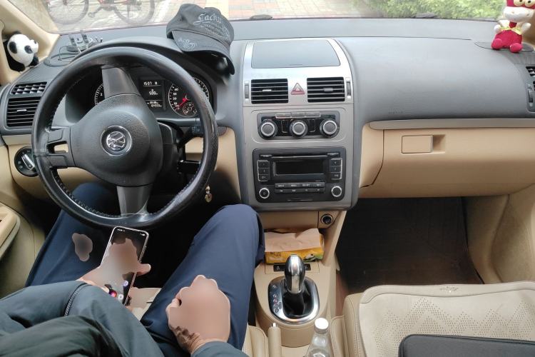 Used Volkswagen Touran 2011 1.4T DSG Zhiya Edition 5 Seats Center Console