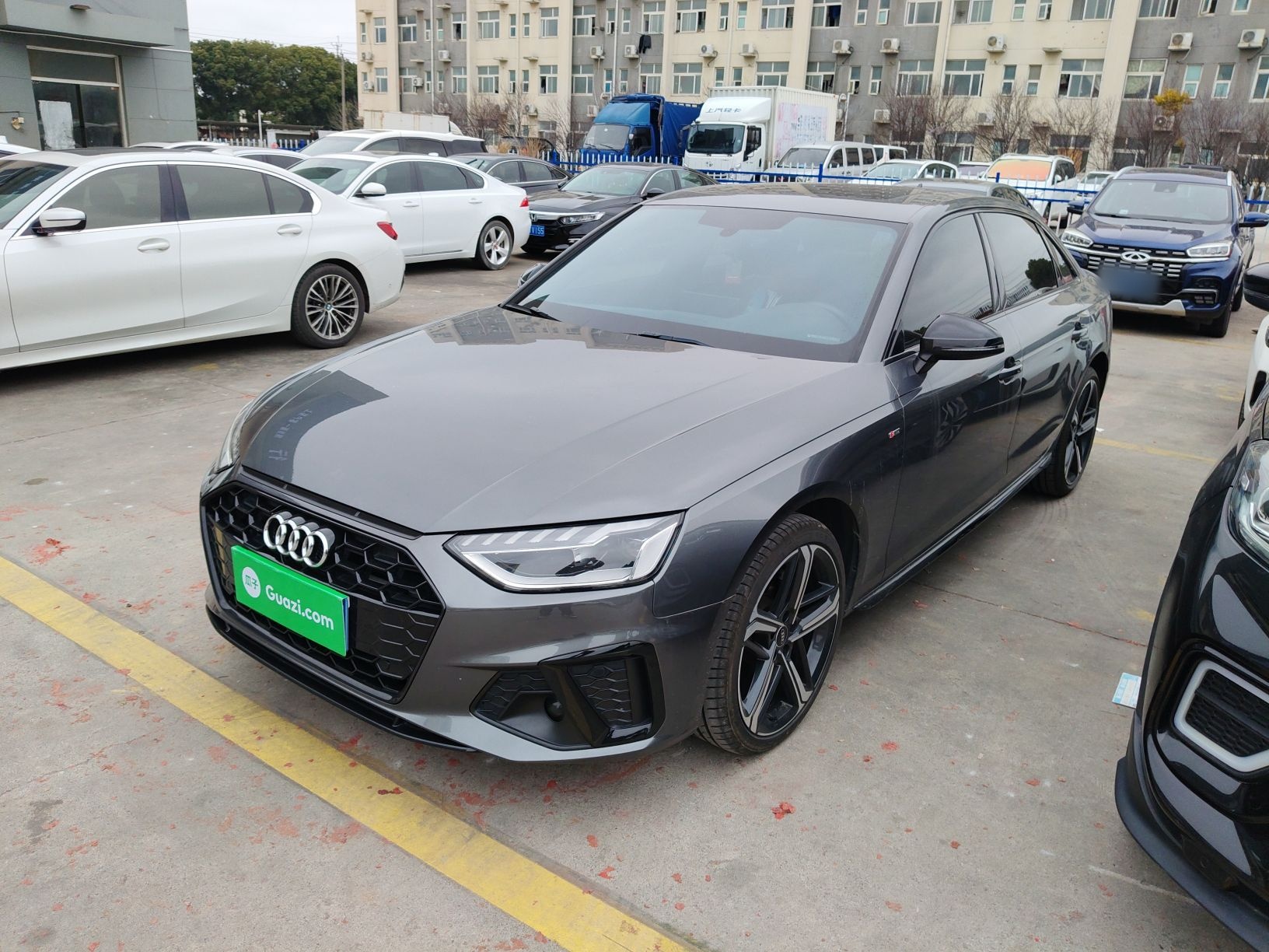 Под передней частью автомобиля