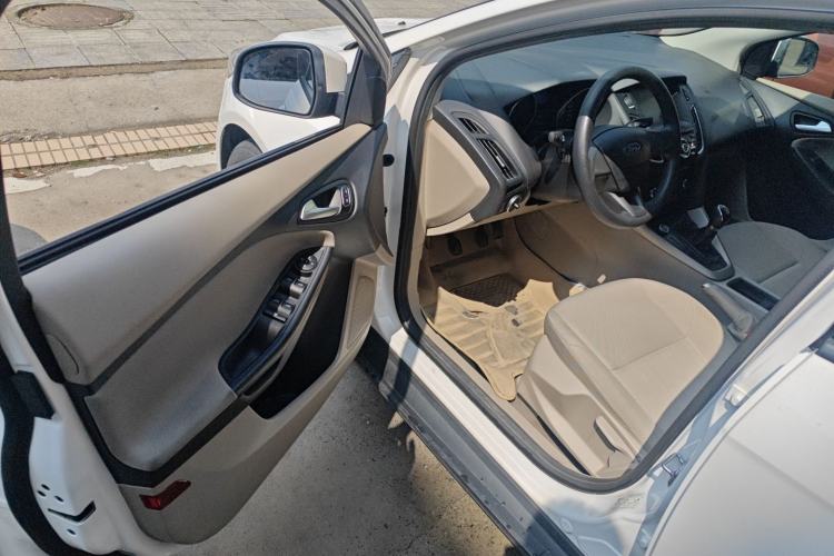 Used Ford Focus 2018 Sedan Classic 1.6L Manual Comfort Plus SmartDrive Edition Driver Seat