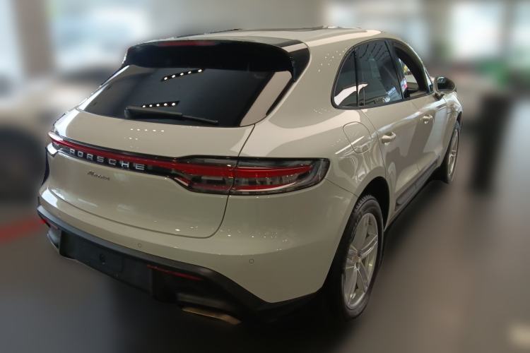 Used Porsche Macan 2024 Macan 2.0T Rear Right 45 Deg