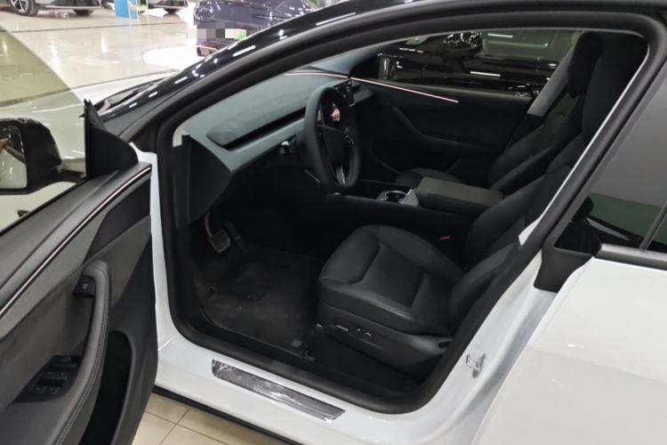 Used Tesla Model Y 2025 Long-Range All-Wheel Drive First Edition
