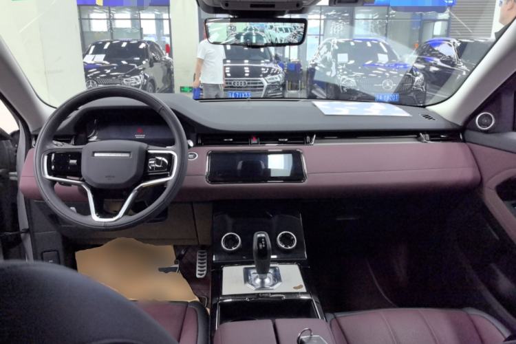 Used Land Rover Range Evoque 2023 Aurora L 249 PS Luxury Edition Center Console