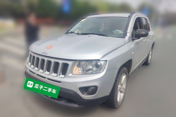 Used Jeep Compass 2011 2.4L four-wheel-drive sport version
