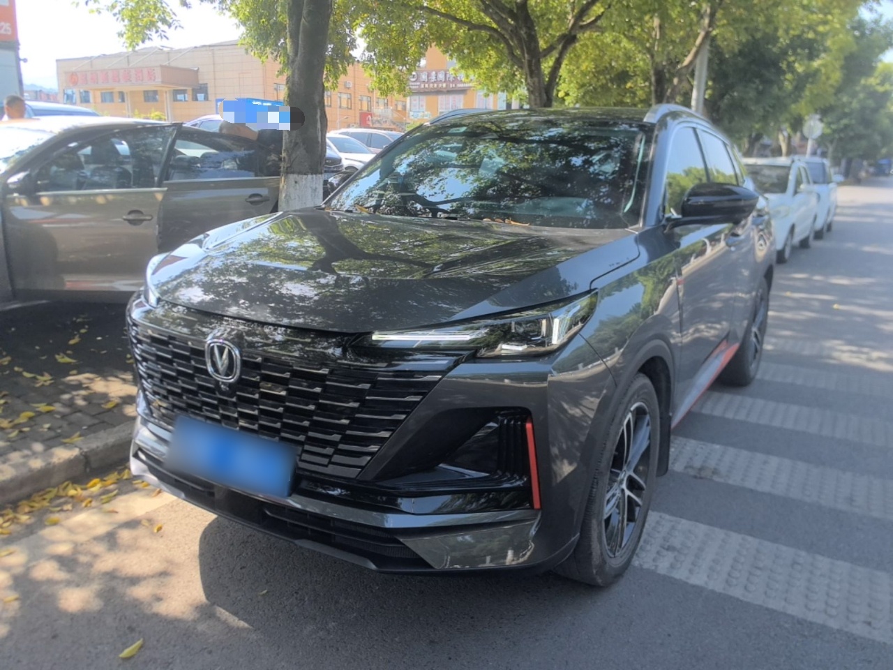 Под передней частью автомобиля
