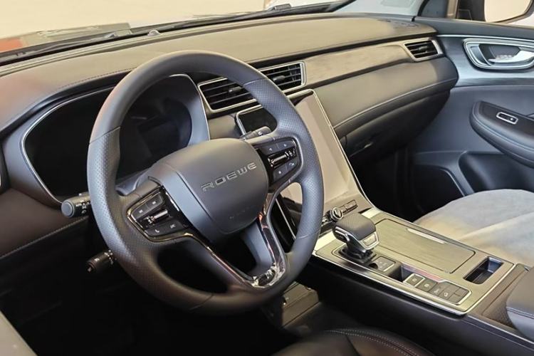 Used Roewe RX5 2025 PLUS 330TGI Automatic Trendsetting Smart Edition Interior 2