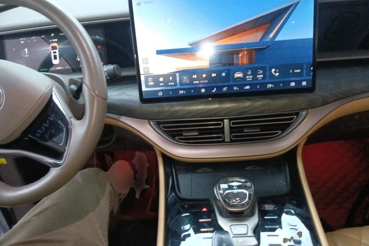 Used Denza D9 2022 DM-i 1040 Prestige Model