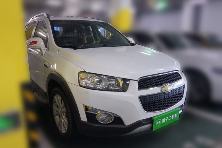 Used Chevrolet Captiva 2014 2.4L 4x4 Flagship Edition 7 Seats Front Right 45 Deg