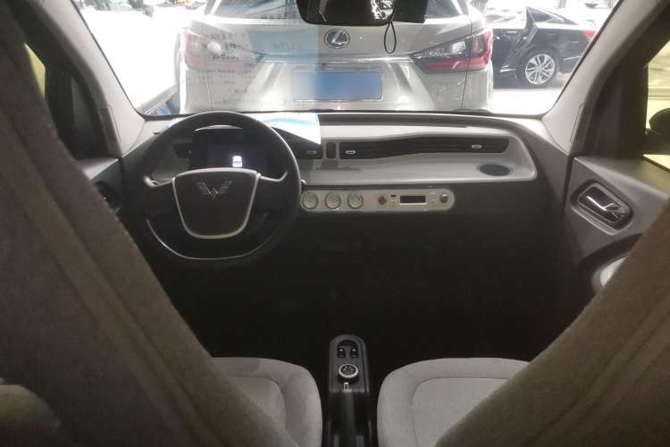 Used Wuling Hongguang MINIEV 2022 Macaron Premium Model – Lithium Iron Phosphate Center Console