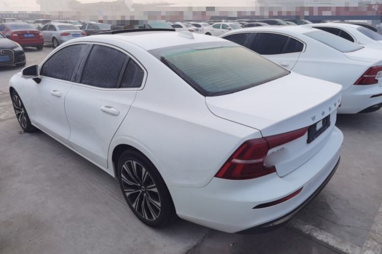 Used Volvo S60 2023 B4 Zhiyuan Luxury Edition
