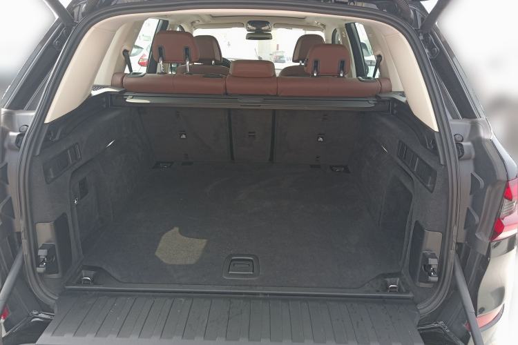 Used BMW X5 2021 xDrive40i Luxury Model with M Sport Package Trunk