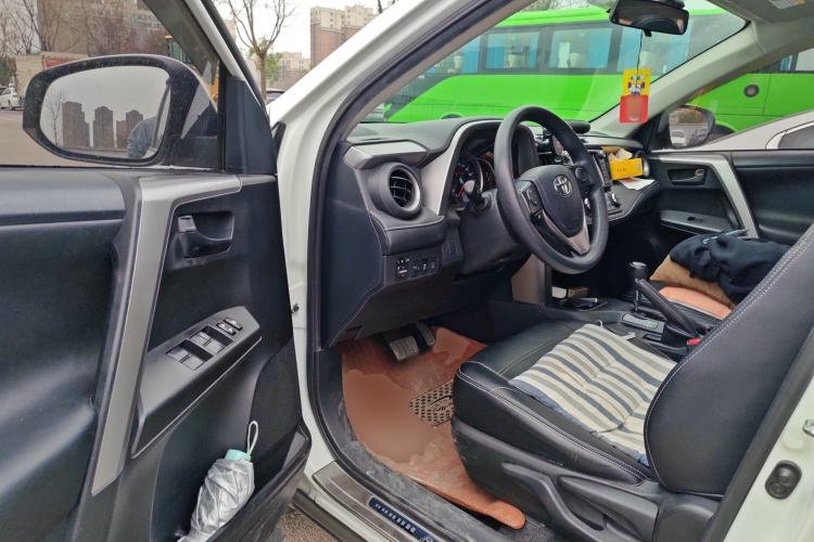 Used Toyota RAV4 2016 2.0L CVT Two-Wheel Drive Fashion Edition China V Standard