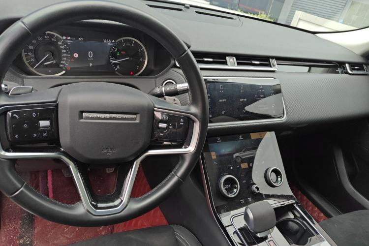Used Land Rover Range Velar 2022 250 PS Center Console