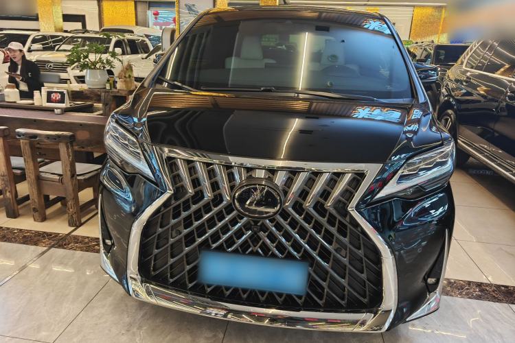 Used Lexus LM 2020 300h Four-Seat Grand Edition Exterior 2