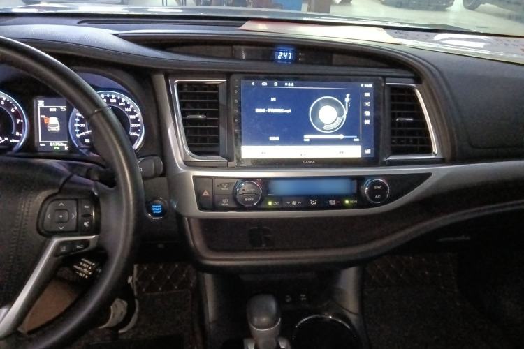 Used Toyota Highlander 2018 2.0T Four-Wheel Drive Prestige Version 7 Seats China VI Standard Center Console