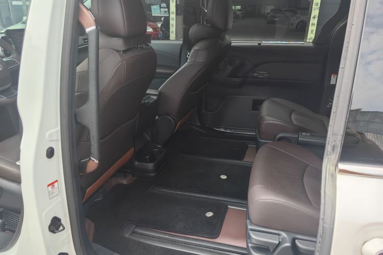 Used Toyota Granvia 2024 2.5L Hybrid Prestige PLUS Four-Wheel Drive Version