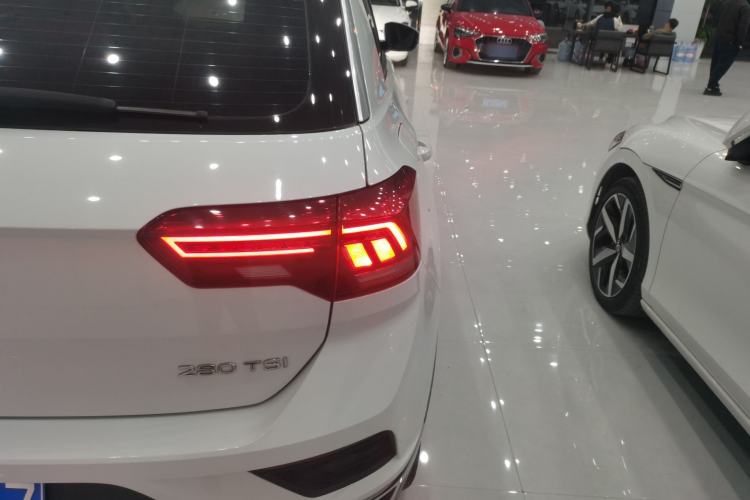 Used Volkswagen T-ROC 2021 280TSI DSG Two-Wheel Drive Comfort Connect Edition