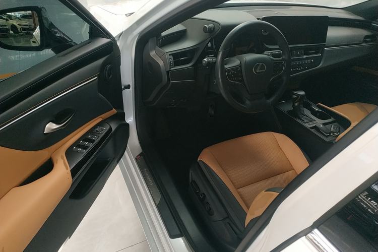 Used Lexus ES 2023 200 Excellence Edition
